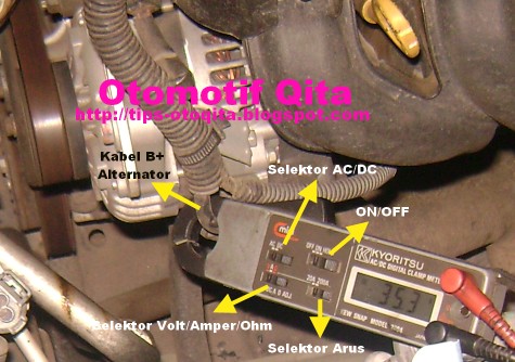 Ukur arus yang dikeluarkan Alternator dengan tang amper